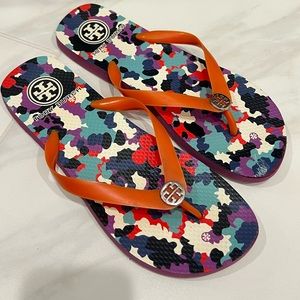 Tory Burch Womens Camo Flip Flops